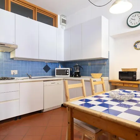 Spacious In With Balcony *