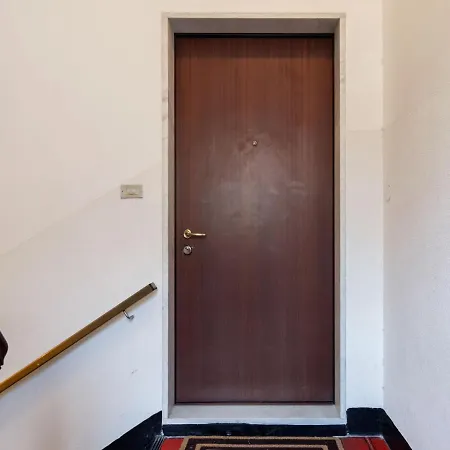 Spacious In With Balcony Apartament *