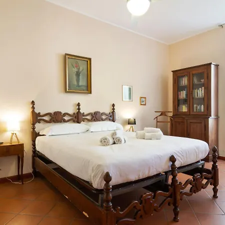 Spacious In With Balcony Apartament