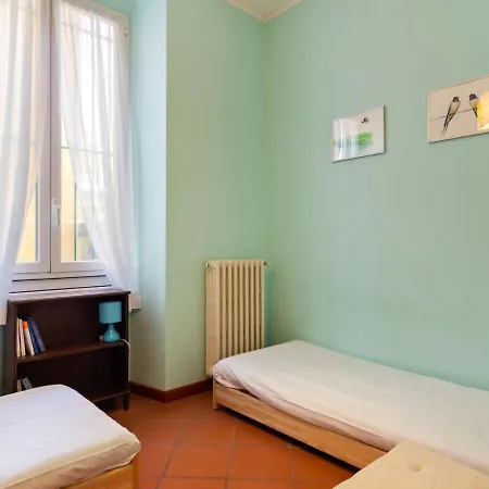 Spacious In With Balcony Apartment *
