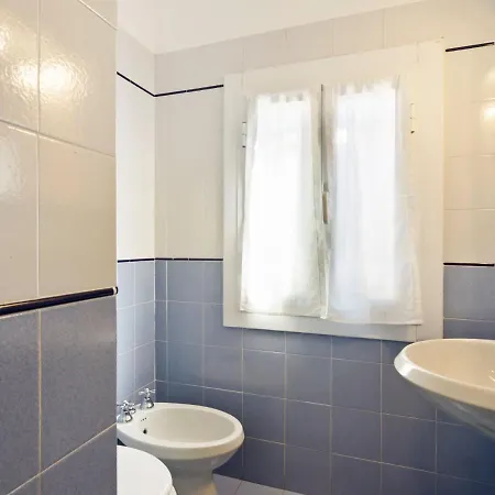 Spacious In With Balcony Apartament *