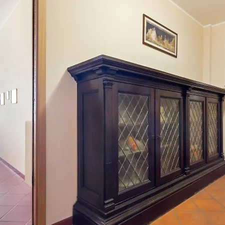Spacious In With Balcony Apartment *